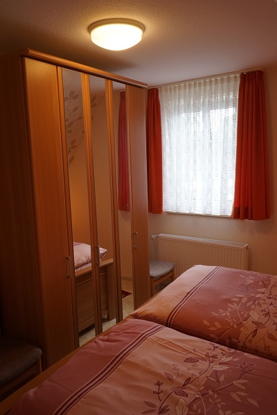 Schrank Schlafzimmer